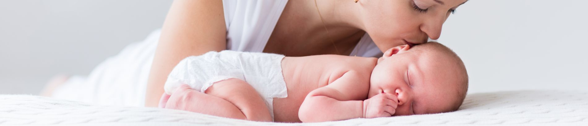 How to Massage a Newborn - Hero Image - Aveeno - en-US