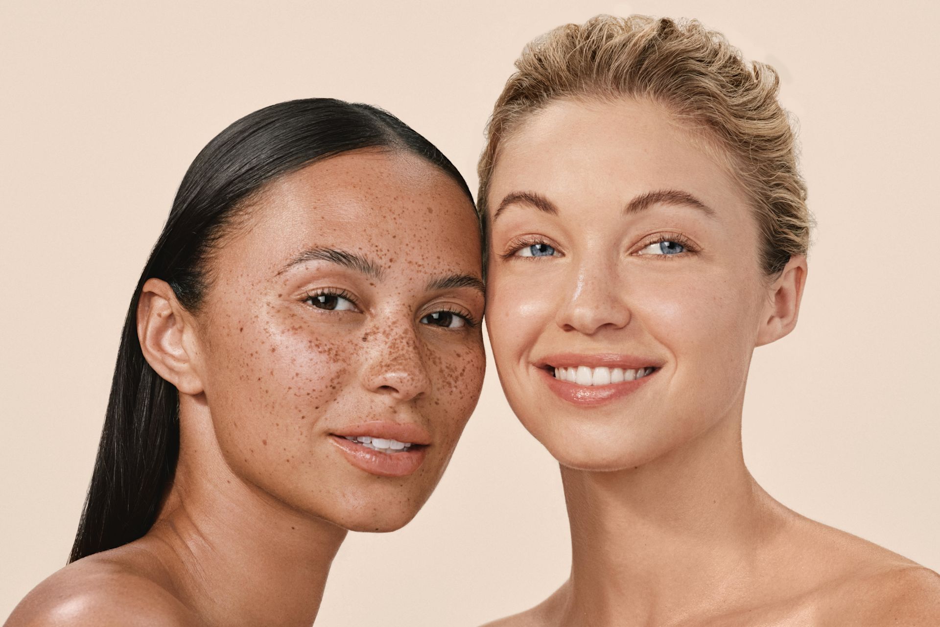 P00010773 Aveeno Shot 17 TalentGroup1And2 Global Still 185 r3 CMYK TIF
