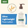 Photo de face d’une bouteille-pompe de 354 mL de la lotion hydratante quotidienne Aveeno® ultralégère et allégations indiquant « Science de l’avoine éprouvée en clinique » et « Marque recommandée par les dermatologues »