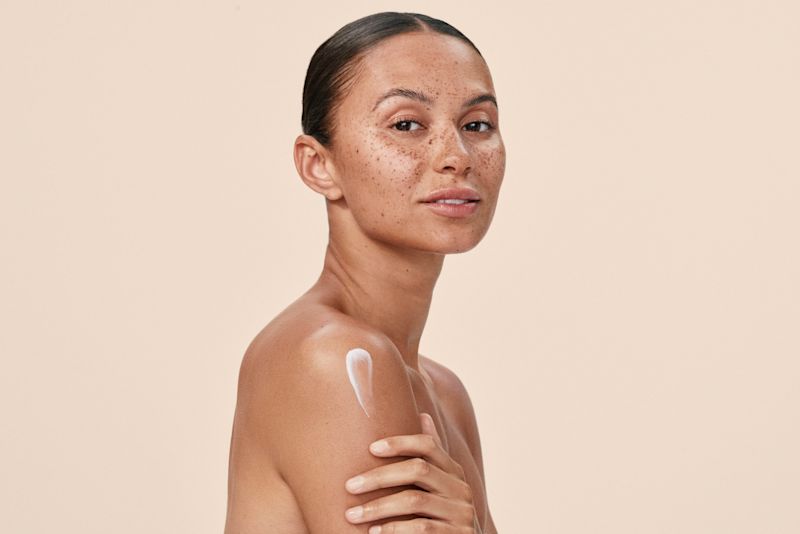 P00010773_Aveeno_Shot 59_SR_Texture Application_Lotion_Global_Still_114_r2 1 1.jpg