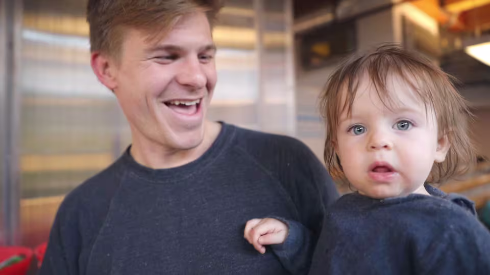 creating-a-family-leave-policy-hero