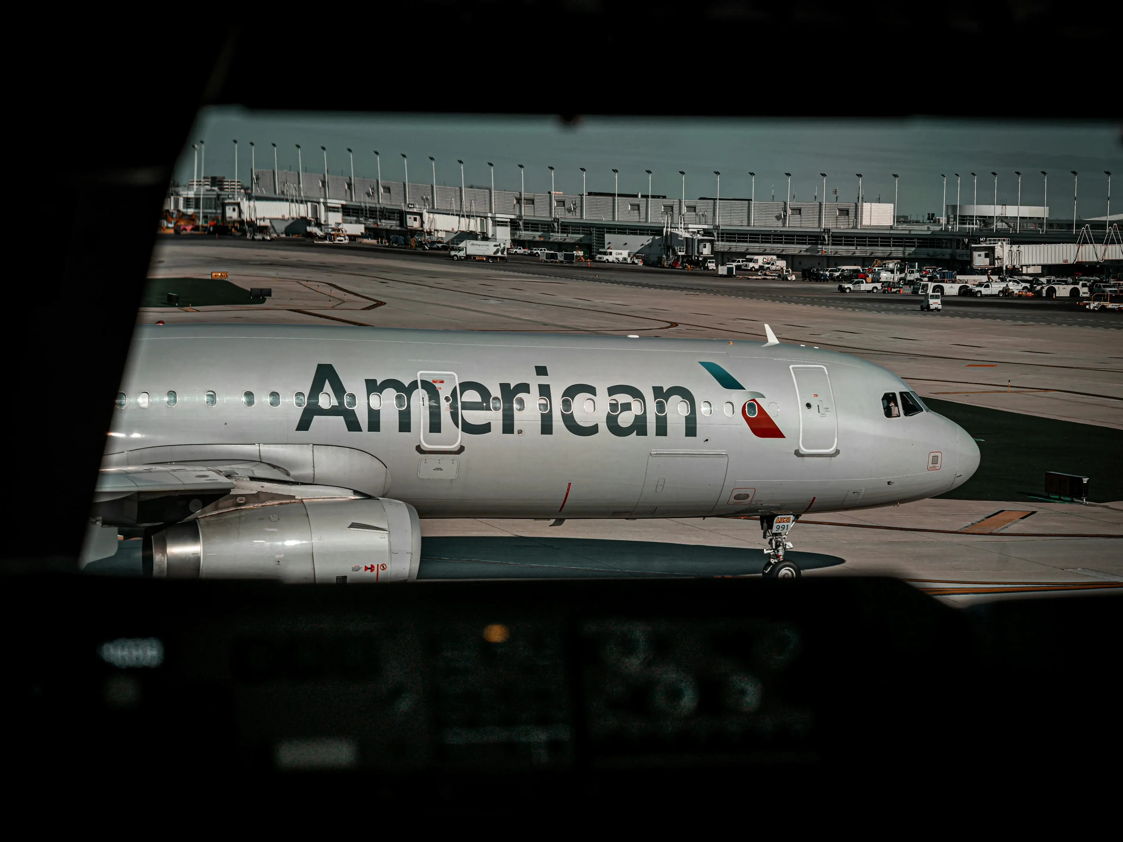 American Airlines plane at Phoenix Airport, seen from a cockpit