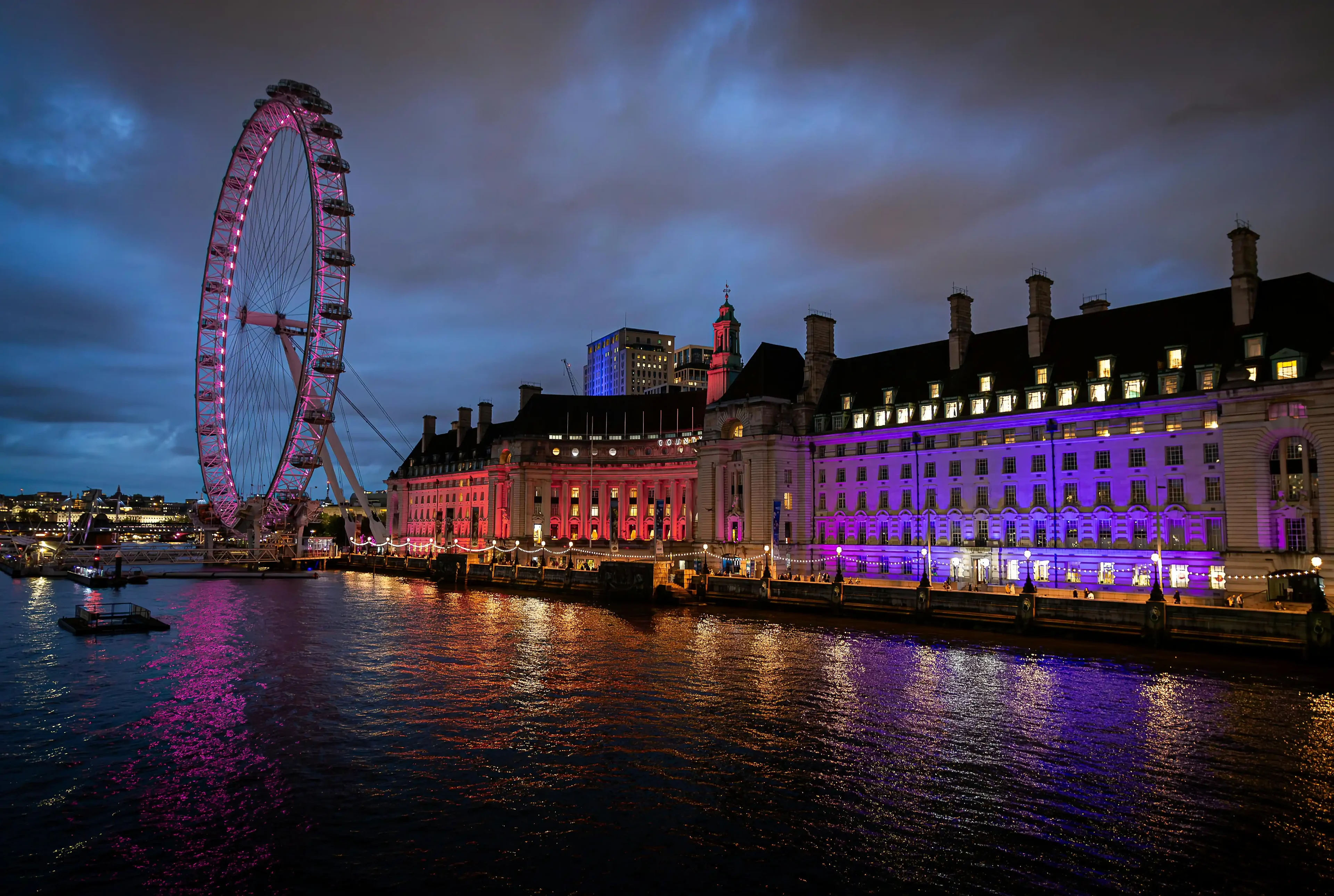 a view of London Eye