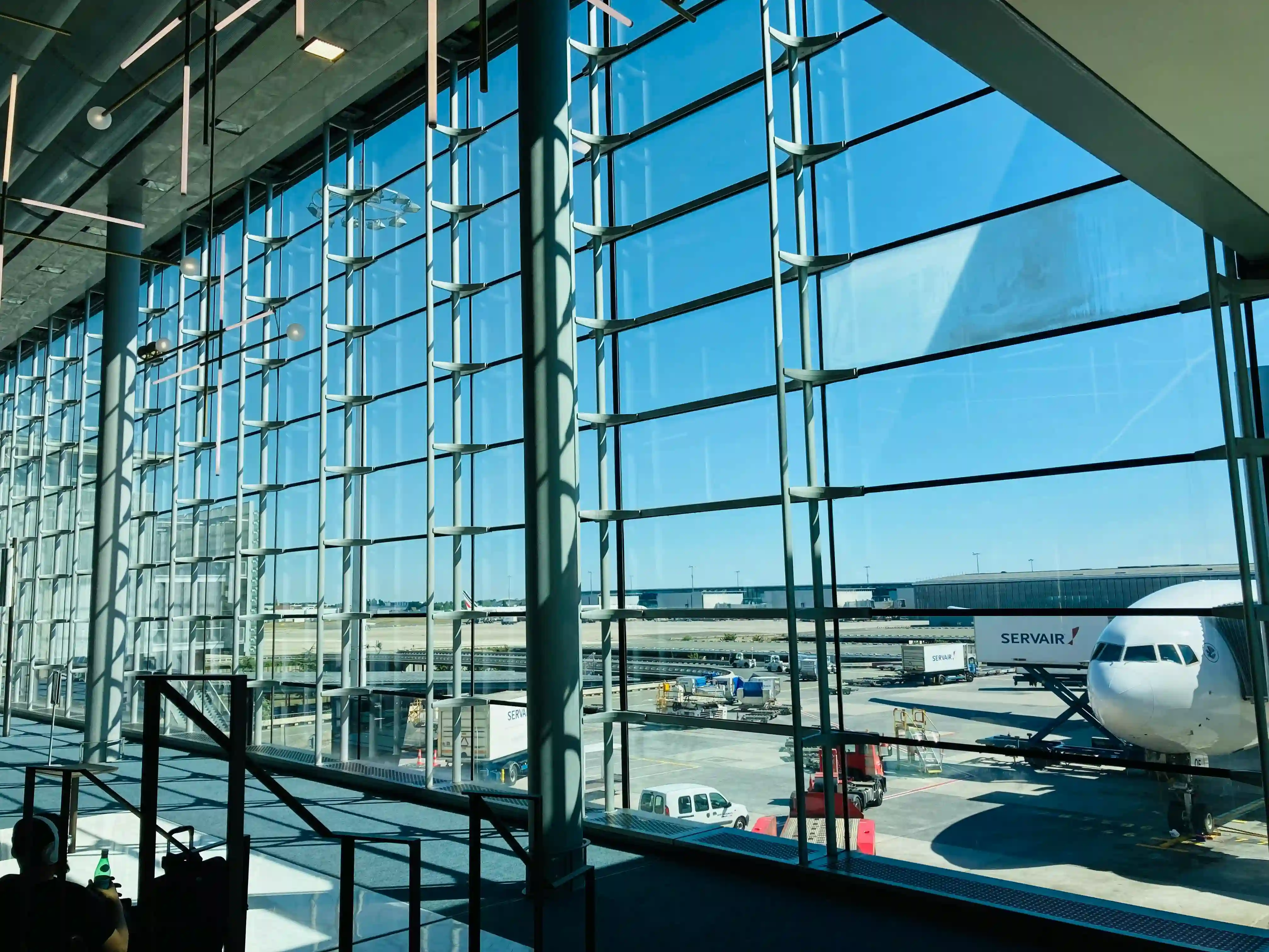 ロンドン スタンス テッド 空港
