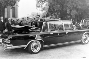 Photo en noir et blanc d'une Mercedes 600 Pullman