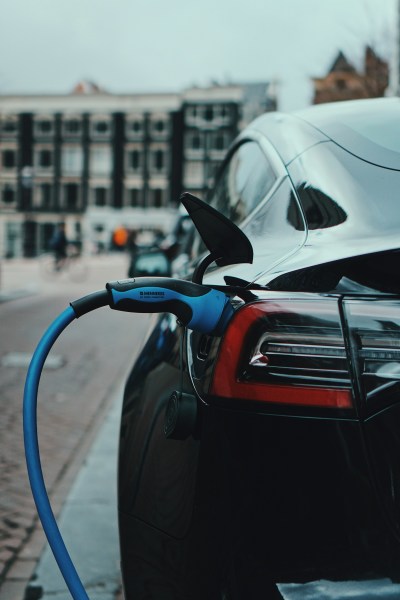 5 idées reçues sur la voiture électrique