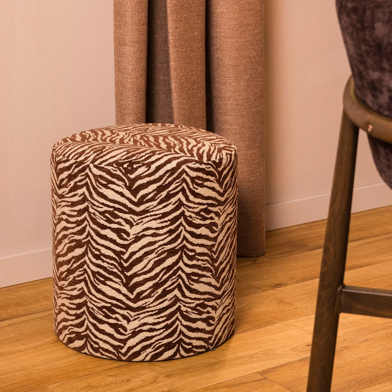 Poef met zebraprint.