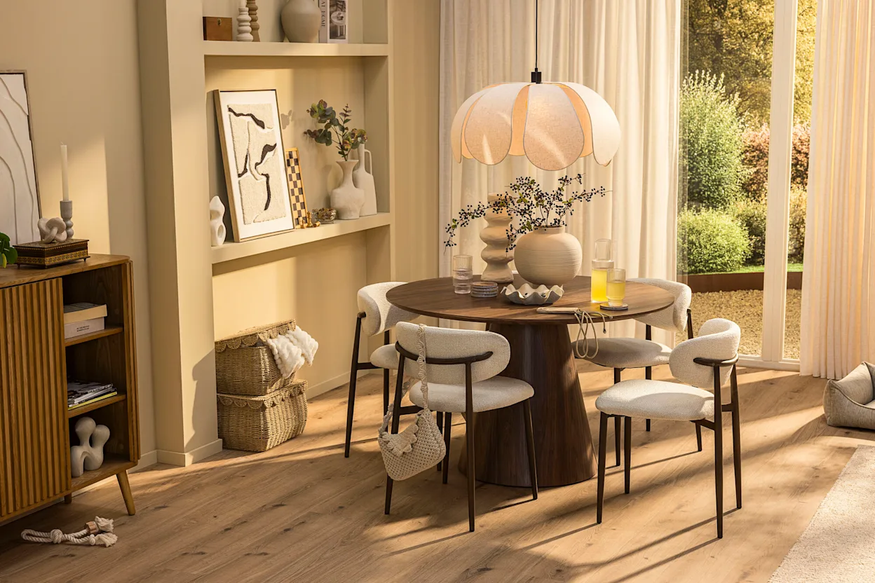 Eetkamer met eettafel Louis en eetkamerstoelen Tibor