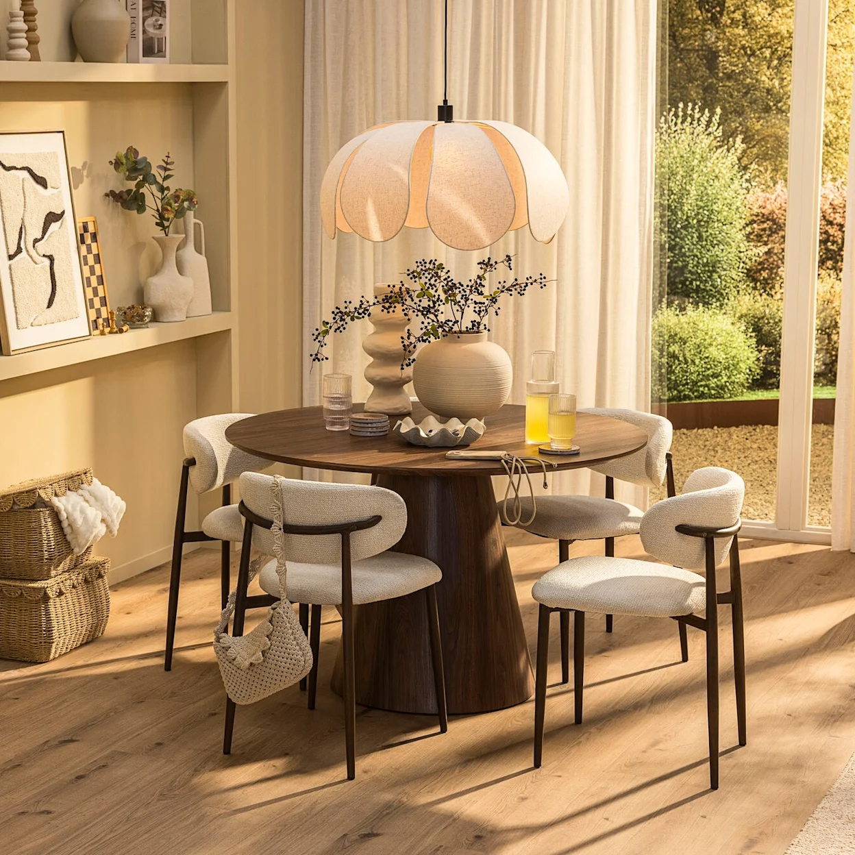 Eetkamer met tafel Louis vierkant