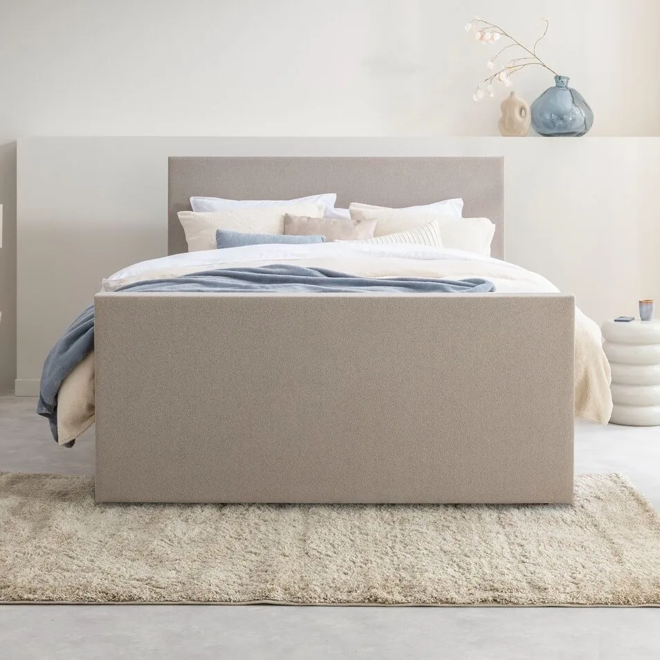 Boxspring Liv met Scandinavisch egaal hoofdbord - vierkant
