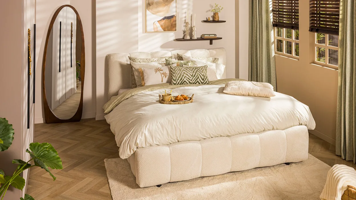 Bed Maudy 16:9