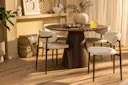 Eettafel met eetkamerstoelen