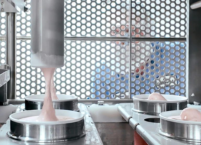 Tillamook factory - ice cream pour