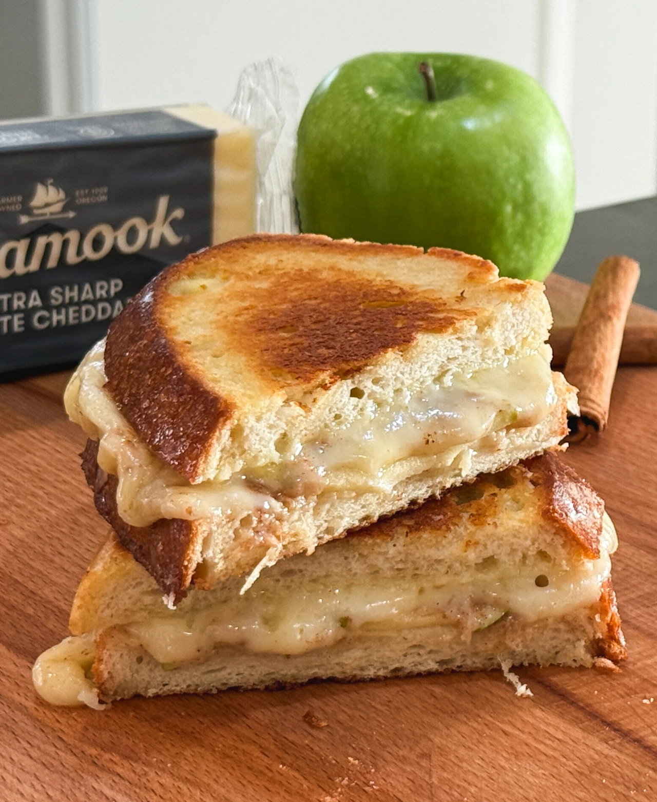 Apple Cinnamon Grilled Cheese Sandwich