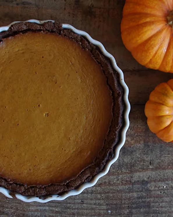 Pumpkin Pie with Gingerbread Crust