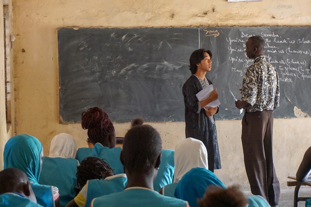 Jasen Lo teaching apprenticeship in Senegal