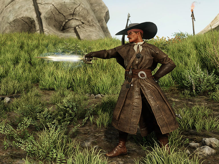 Un homme portant un long manteau de cuir se tient debout, prêt pour un duel, une main derrière le dos et l’autre pointant sa rapière en direction de son adversaire. 
