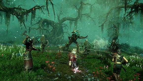 Aventureros se agrupan en círculo para luchar contra enemigos en un entorno pantanoso verde cubierto de neblina.