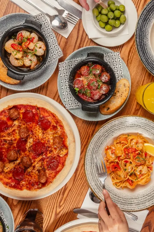 05 Food Share Spread Mobile