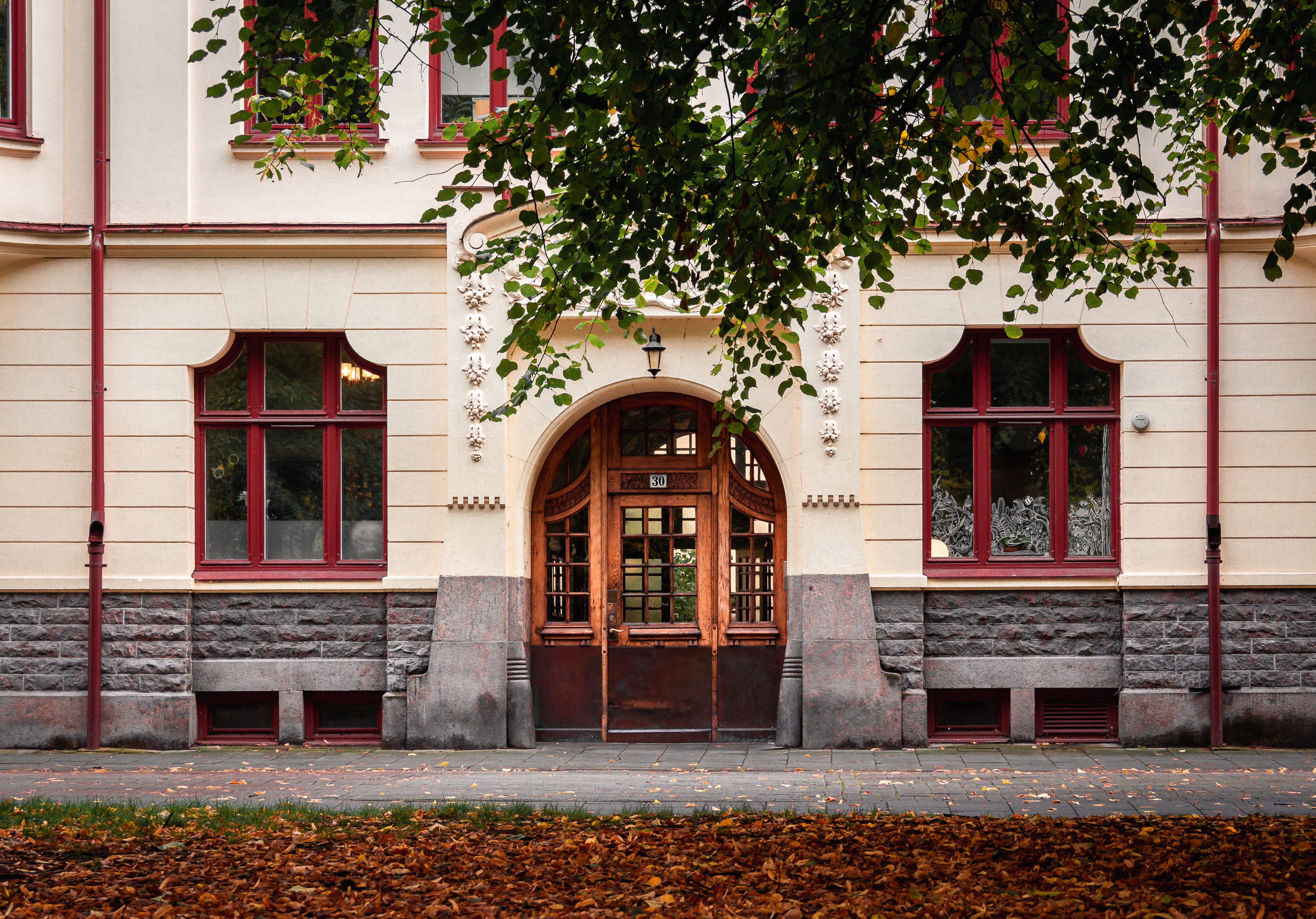  Moderna dörrstängare bevarar tidsypisk känsla i dörrmiljöer