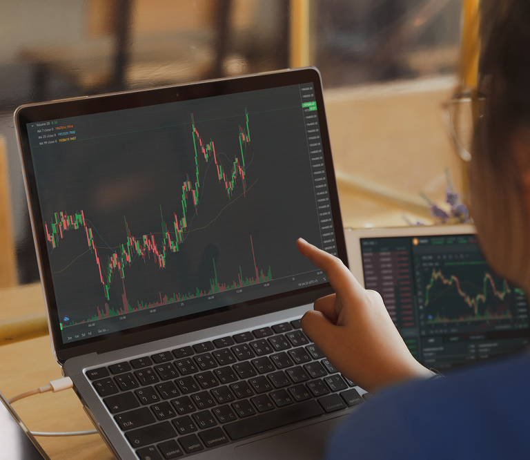 girl looking at the guy sitting behind her while holding phone