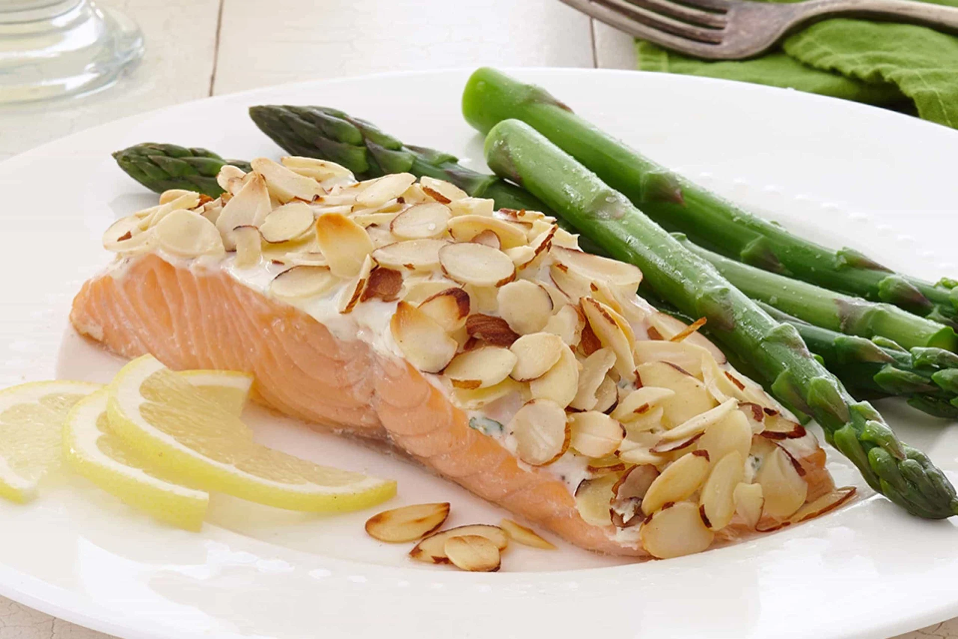 Baked Salmon with Creamy Yogurt Topping