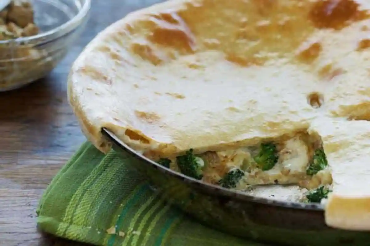 Upside Down Skillet Broccoli White Pizza