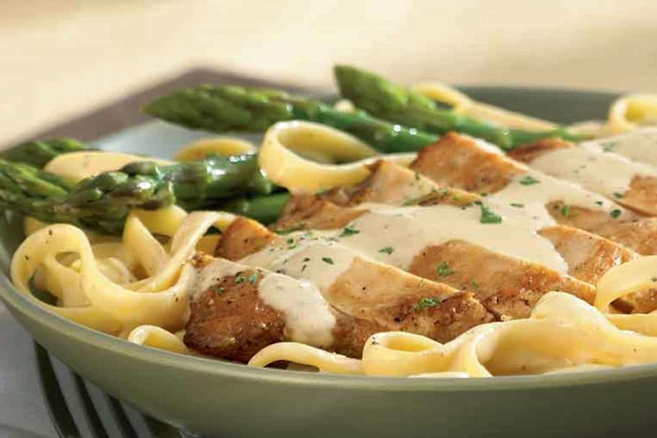 Fettuccine with Chicken Breasts Recipe | Hidden Valley™ Ranch