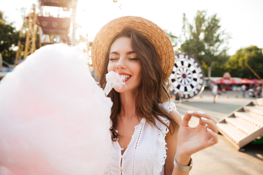 Summertime-Cotton-Candy-Store-Promotions-on-Social-Media 704291902
