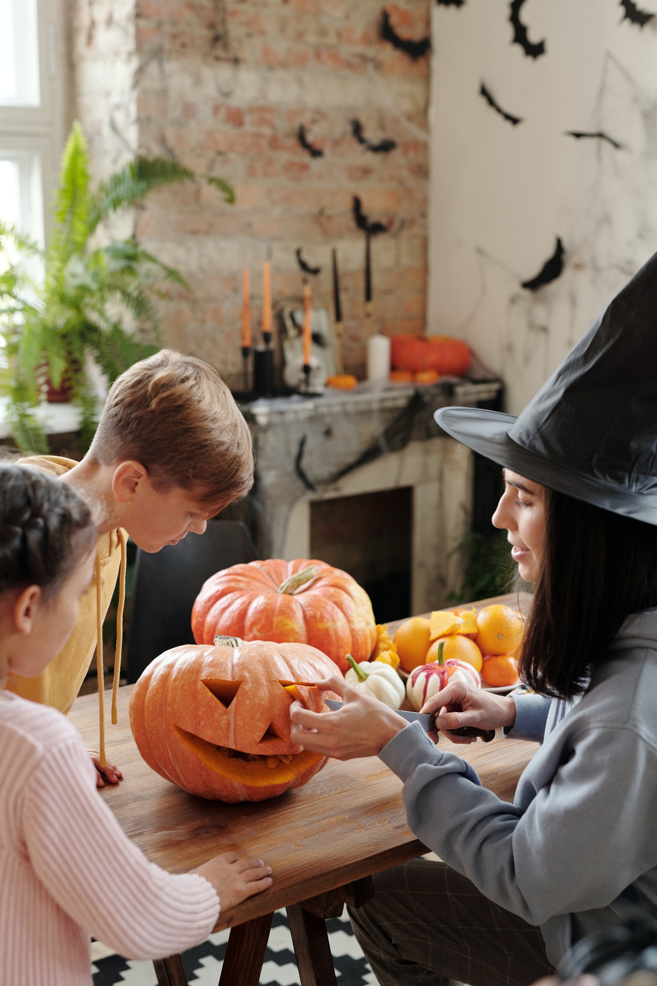 Halloween-traditions-carving-pumpkins-daisy-anderson-5581154