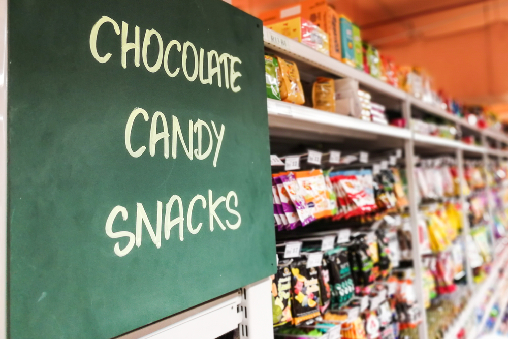 Small-Signs-Candy-Displays-In-Store-Advertising 1666427656