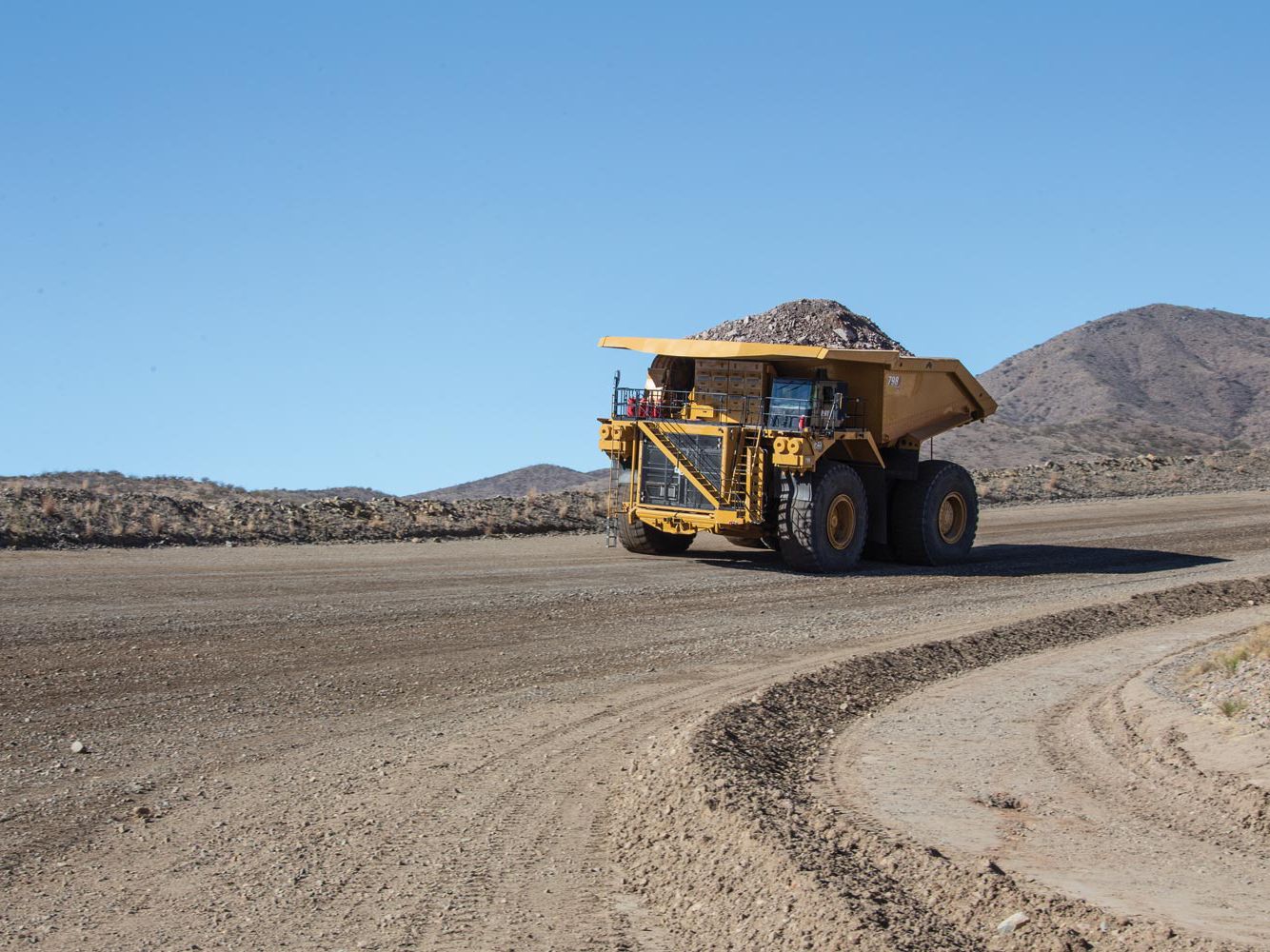 Cat 798 AC Off highway truck Banner