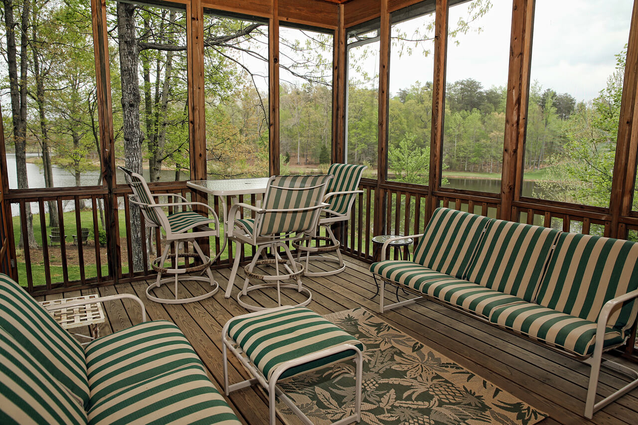 How Much Does It Cost to Build a Screened-in Porch?