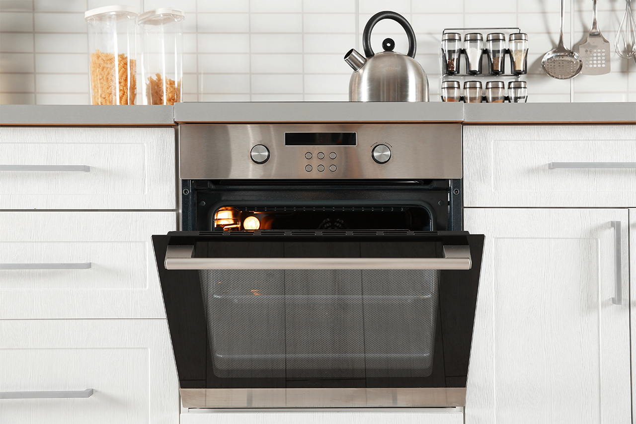 How much does it cost to run an electric oven?