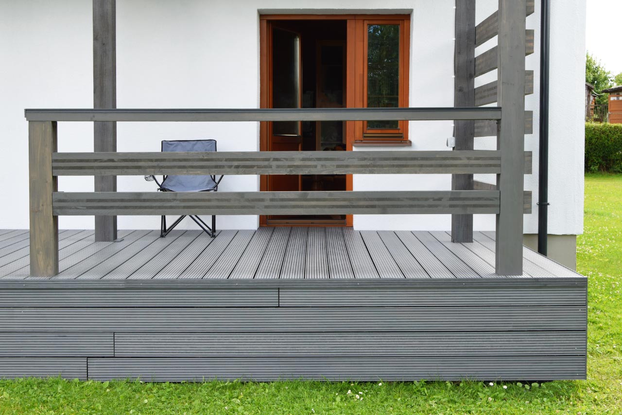 aluminum decking pros and cons