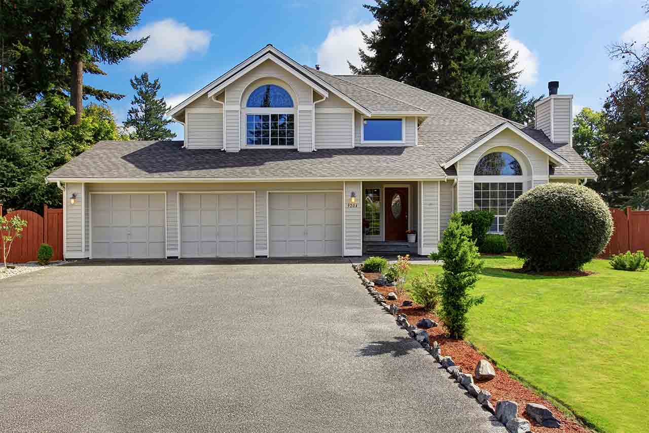 house exterior with concrete driveway 
