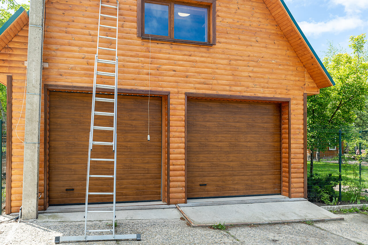 How Much Does Vinyl Log Siding Cost to Install? [2024 Data]