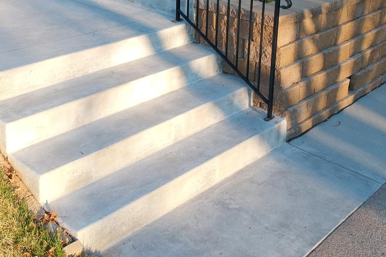 How Much Do Precast or Poured Concrete Steps Cost?