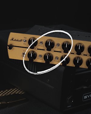 Los interruptores para el control fino en el preamplificador de módulo Marshall JMP Synergy