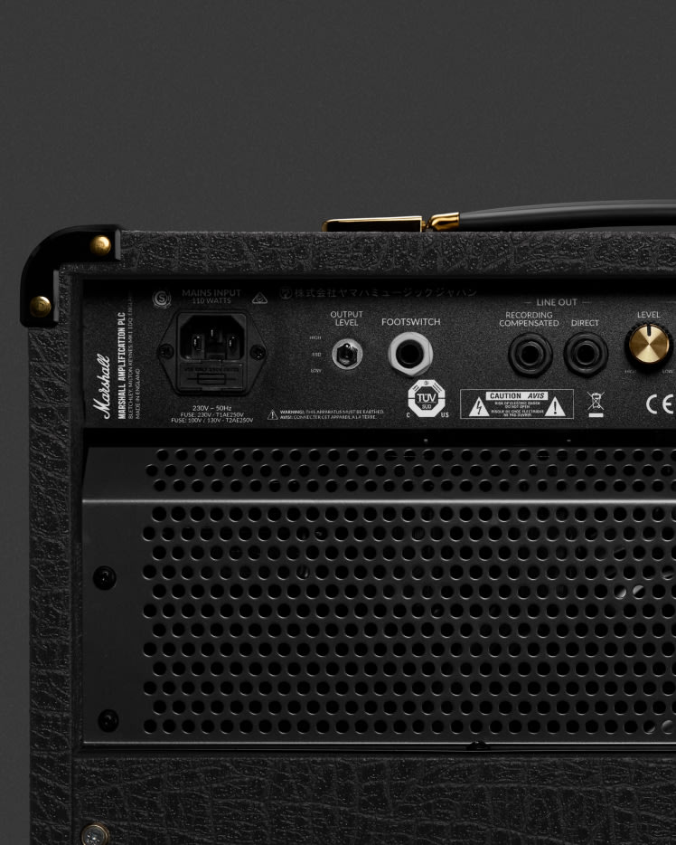 La mitad derecha de la parte trasera del Studio 900 Head.