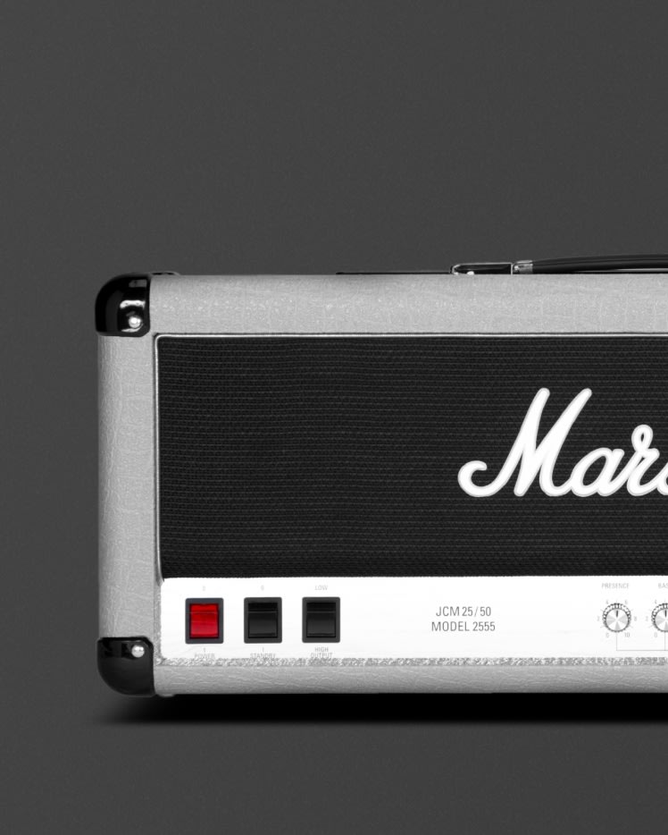 La mitad izquierda del cabezal Marshall Silver Jubilee 2555X Vintage Reissue.