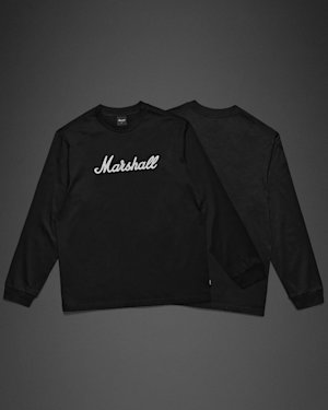 Dos camisetas de manga larga Standard Issue Script (delante y detrás)