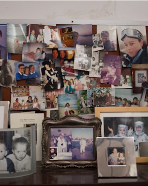 Photos d'enfance de Nilufer Yanya et Elif Yanya.
