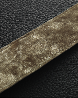 Zoomed-in image of the carrying strap on Kilburn II from Marshall.