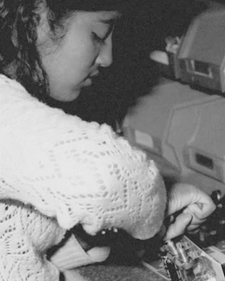 Una persona construyendo un JCM800