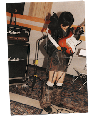 The illustrator Rindo about to play a guitar.