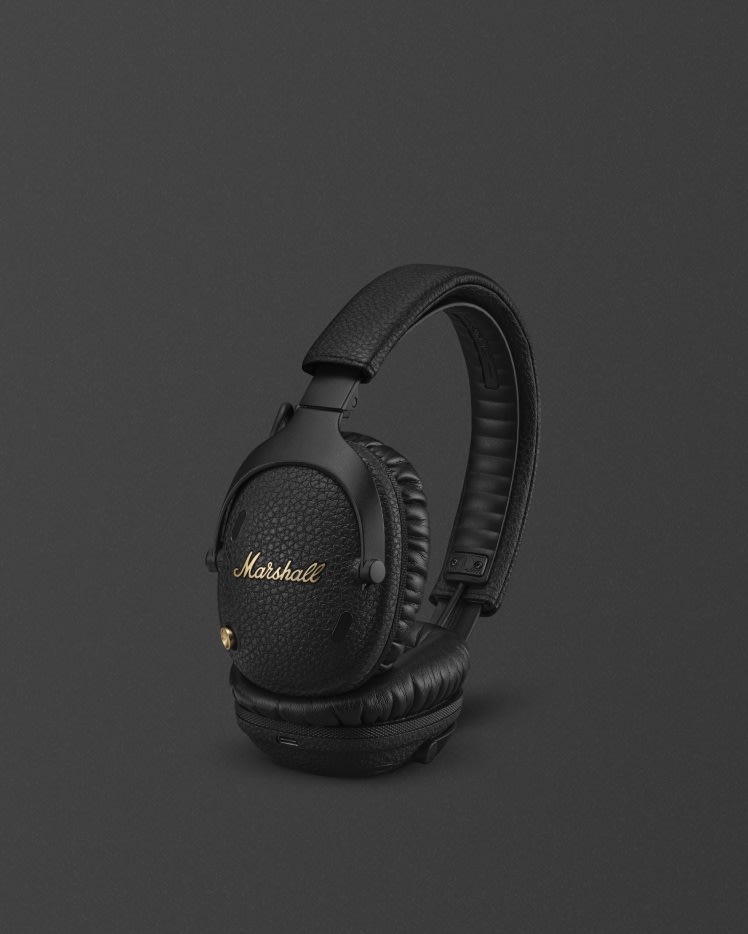 Marshall Monitor III A.N.C. Auriculares over-ear bluetooth negros, con diadema ajustable y fondo gris oscuro.