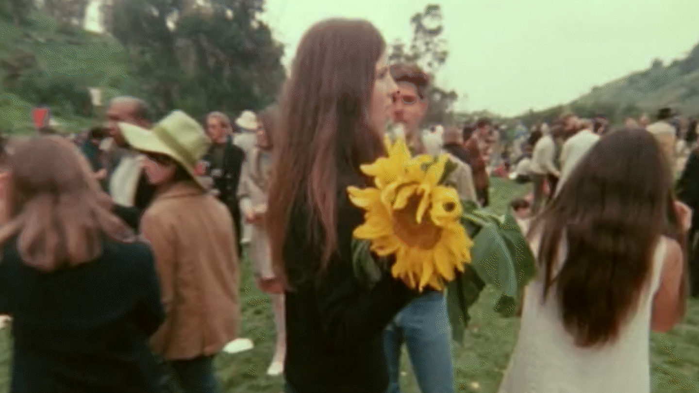 Summer of love, un gif du festival dans les années soixante.