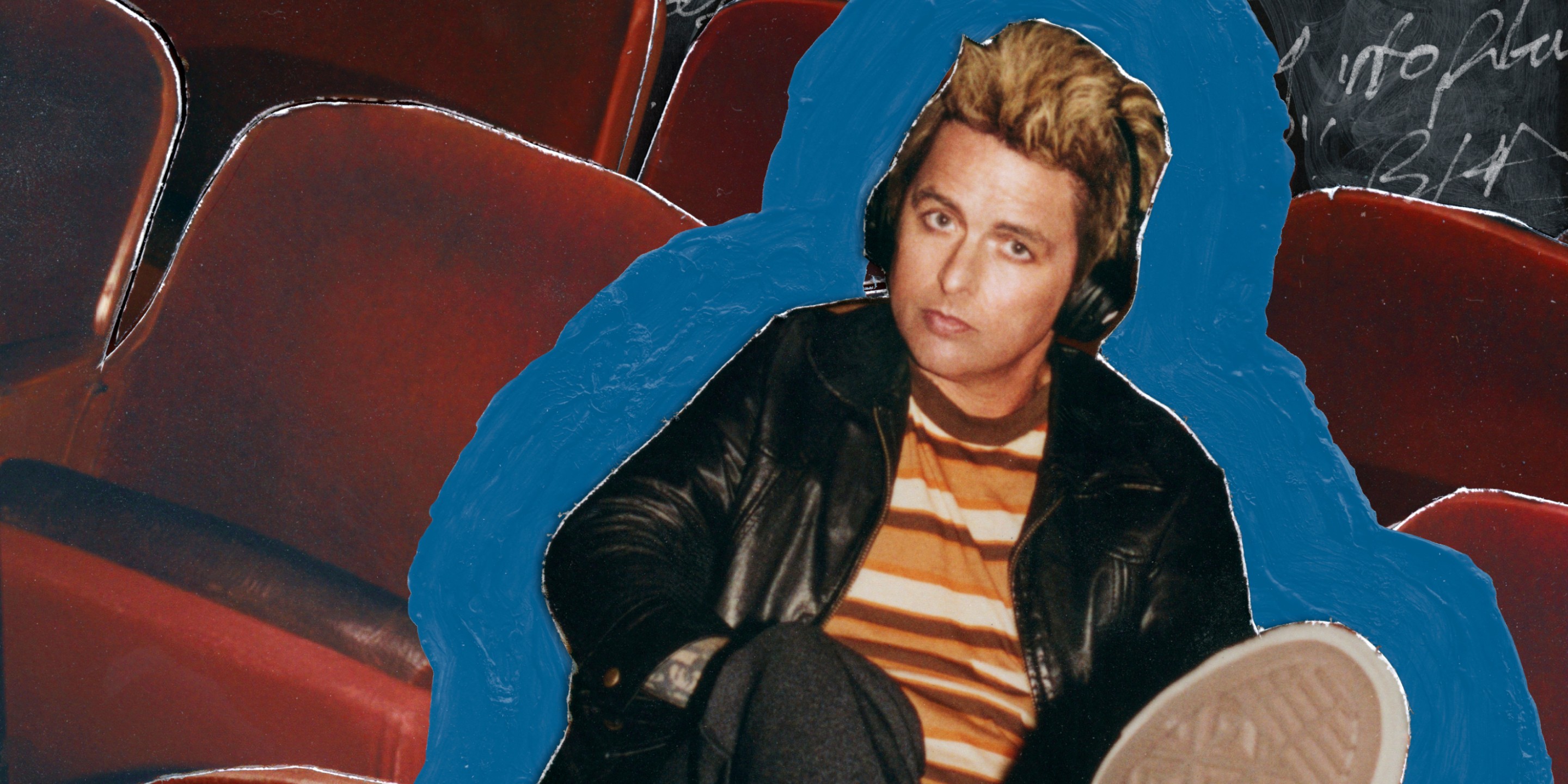 Billie Joe Armstrong en un cine escuchando a Marshall Major V.