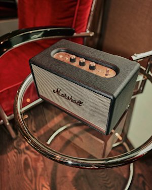 A hotel lounge with couches, chairs and a chandelier.